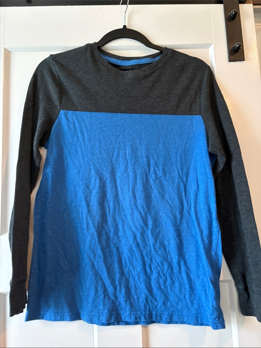 Cat & Jack Boys' Long Sleeve Colorblock Tee - Blue and Charcoal